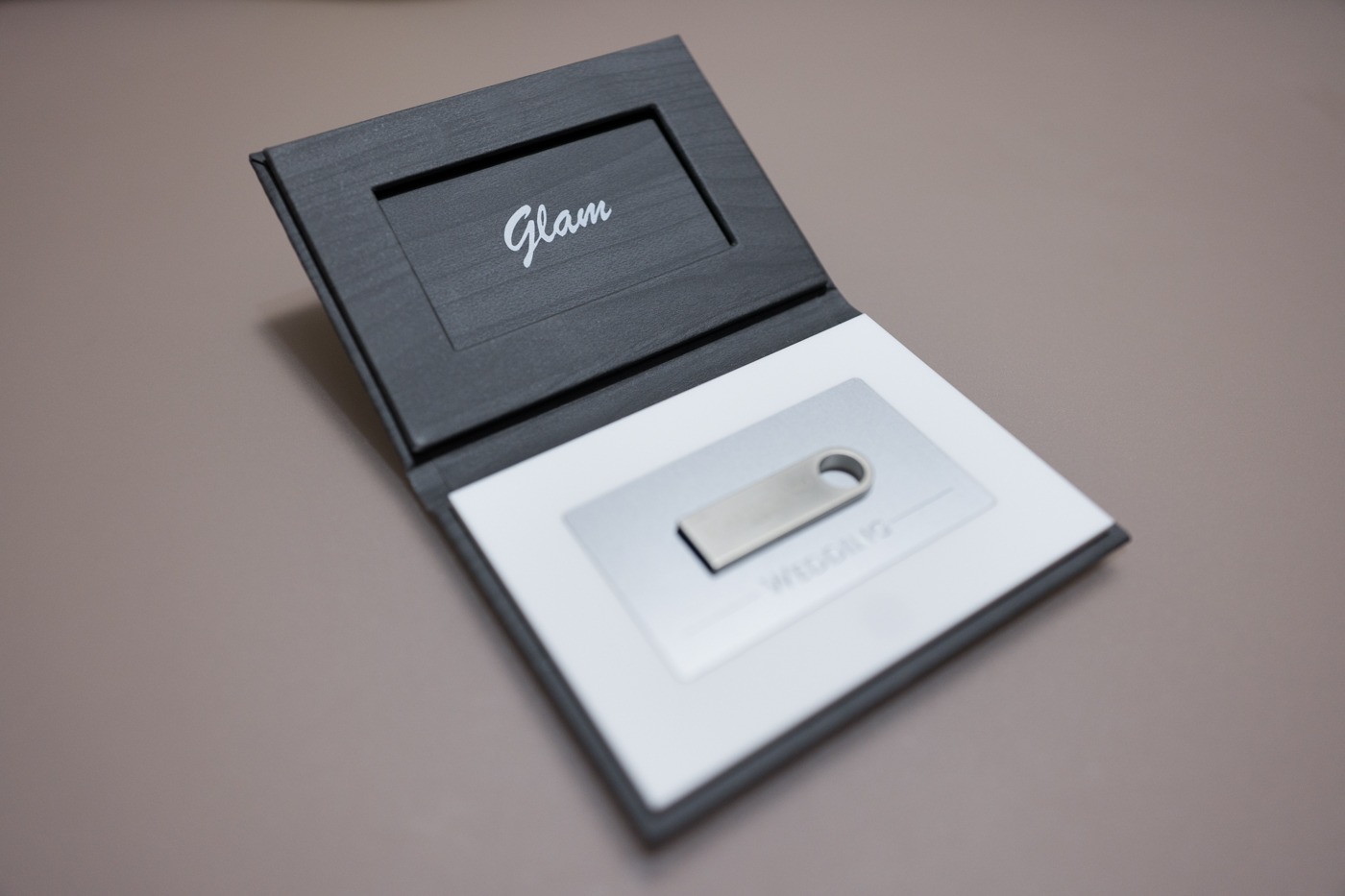 The pendrive with the box for your pictures - Giuseppe Torretta