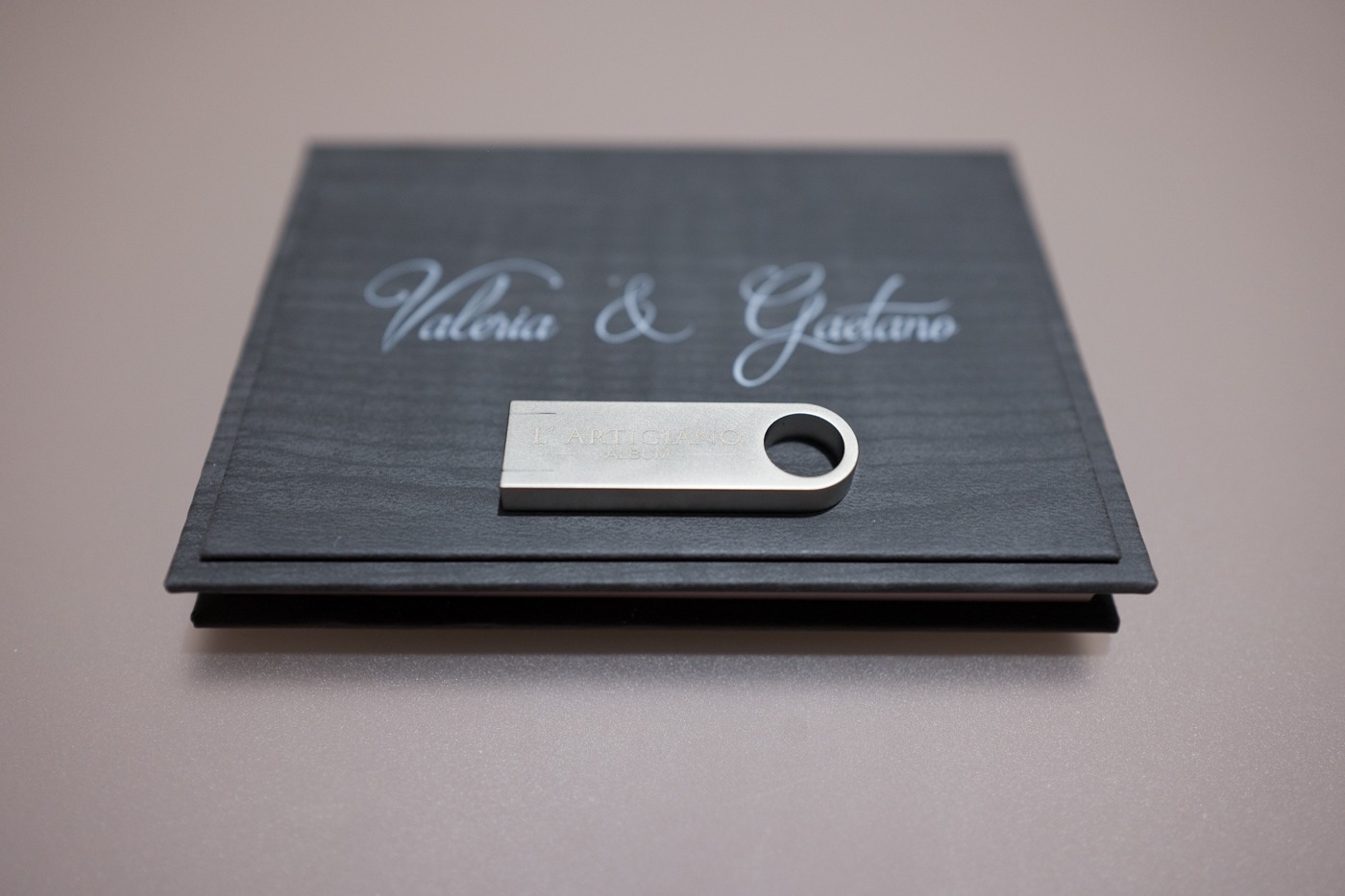 The pendrive with the box for your pictures - Giuseppe Torretta